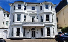 Top Quality Beach Front Apartment Sleep Up To 7 Guests